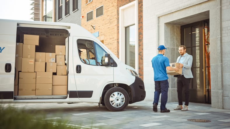 delivery an delivering parcels